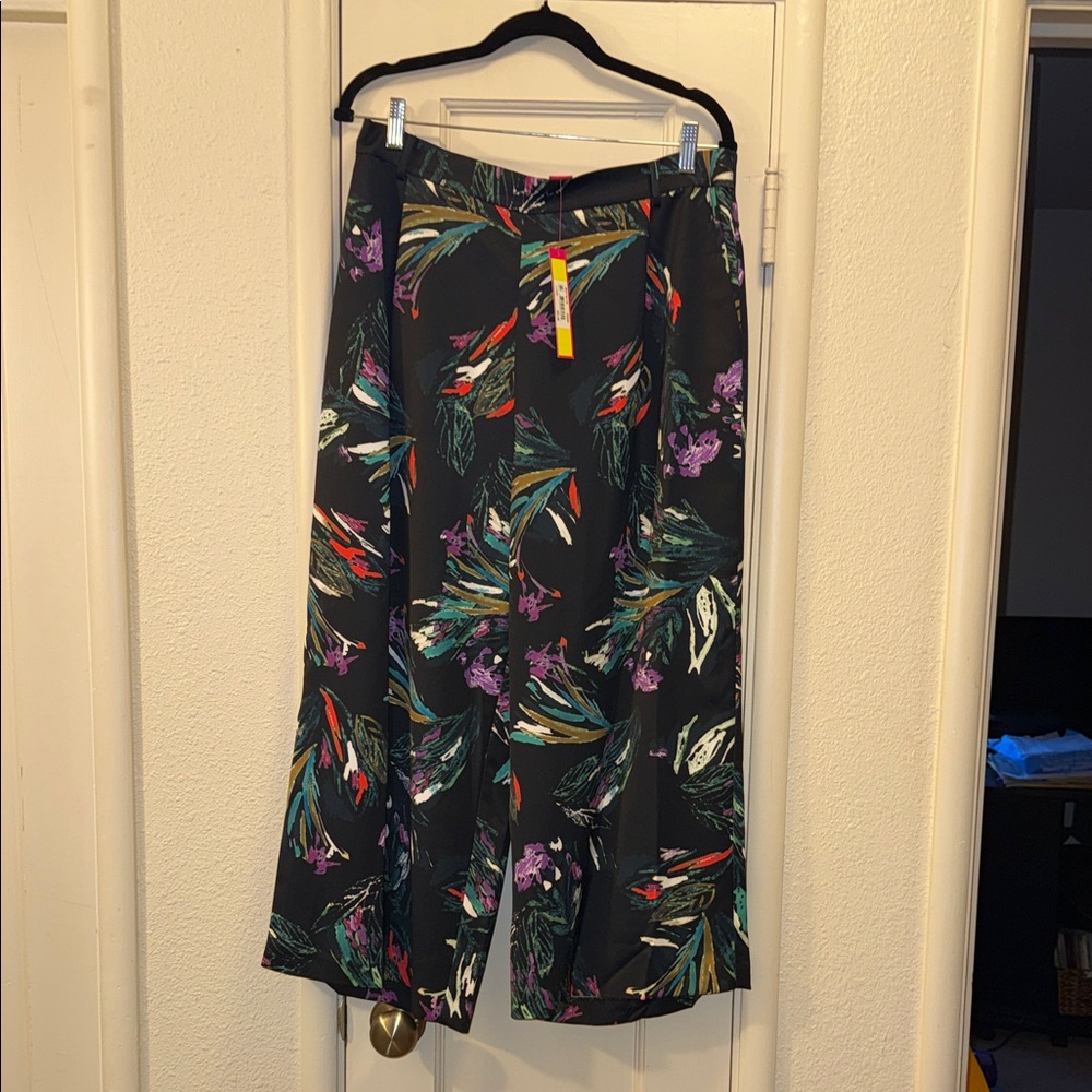 Catherine Malandrino Black Floral Cropped Pants